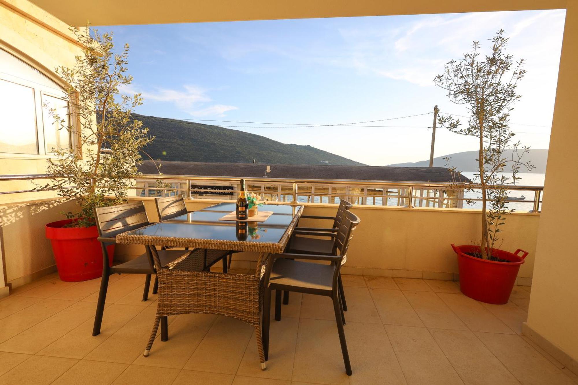 Apartments Milanovic Χέρτσεγκ Νόβι Εξωτερικό φωτογραφία